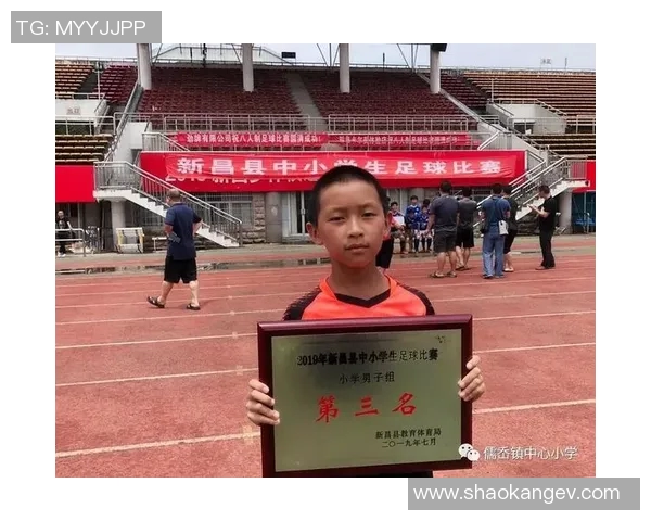 大田湾足球明星闪耀赛场展现青春风采与拼搏精神