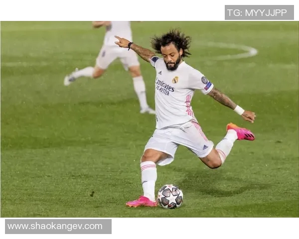 王静独家分享：深入解析足球技巧与战术心得，助你提升球场表现